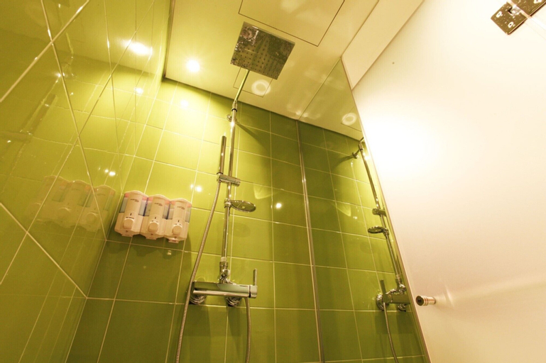 Bathroom 12