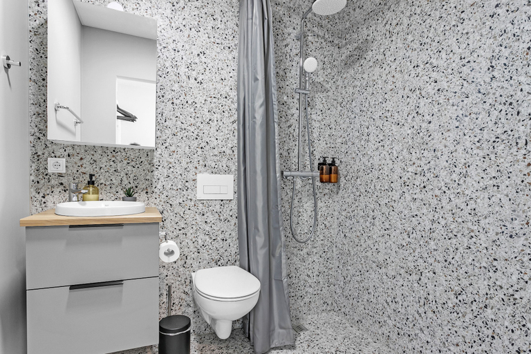 Bathroom 4, B18 Apartments, Reykjavík