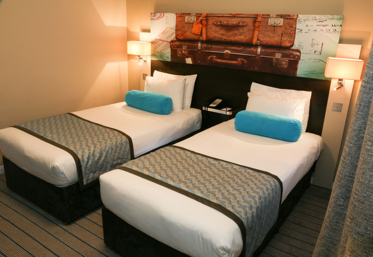 Bedroom 3, Mercure London Heathrow Hotel, London