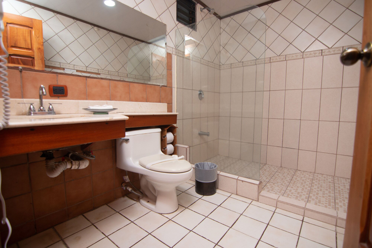 Bathroom 3, Hotel Lavas Tacotal, San Carlos