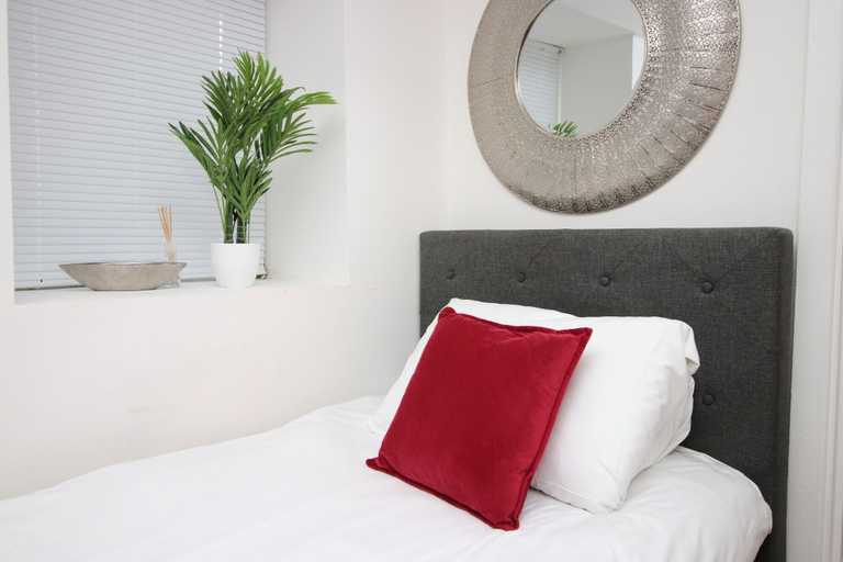 Bedroom 3, Cozy Studio Retreat in Swansea, Swansea