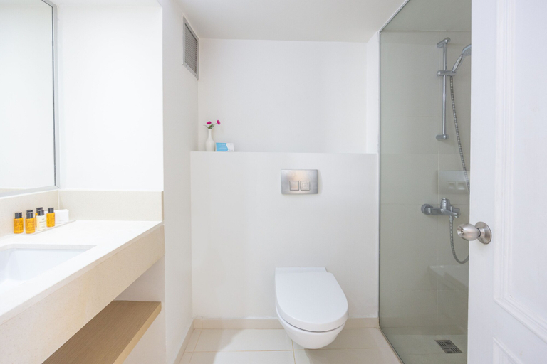 Bathroom 5, Sandy Beach Hotel & Spa, Larnaca