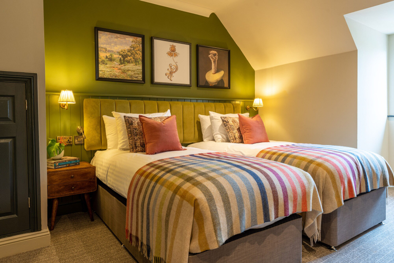 Bedroom 2, The Crown Inn, London