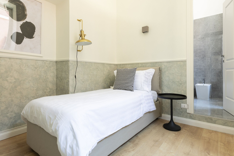 Bedroom 3, Louly Spanish Steps, Roma