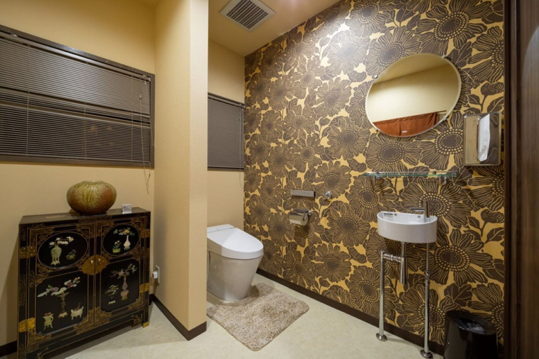 Bathroom, Gallery NICO, Yao