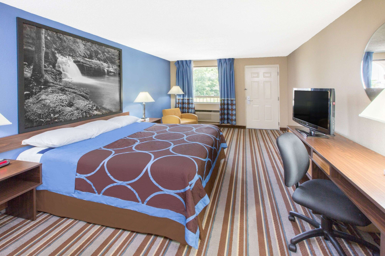 Bedroom 3, Super 8 by Wyndham Dothan, Houston