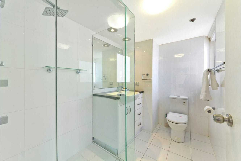 Bathroom 5, Zenith Ocean Front Apartments, Gold Coast