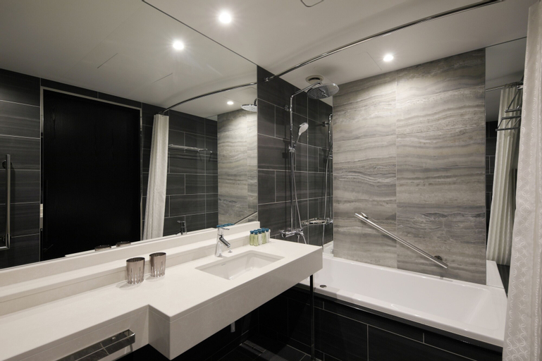 Bathroom 7