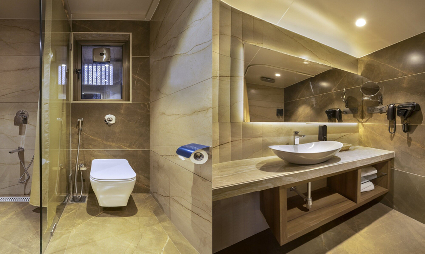 Bathroom 4, Treebo Premium Savera Inn, Mumbai Suburban