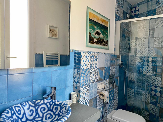 Bathroom 7