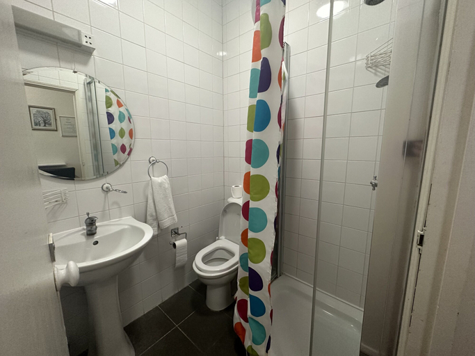 Bathroom 4, Arran House Hotel, London