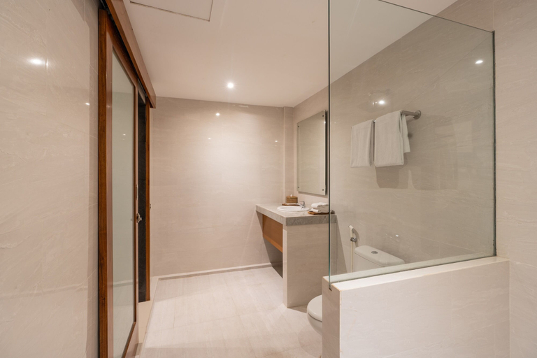 Bathroom 3, Suka Beach Inn, Badung