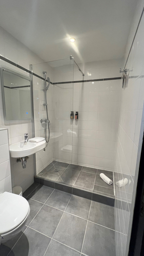 Bathroom 5, ibis Styles Paris Montmartre Batignolles, Paris