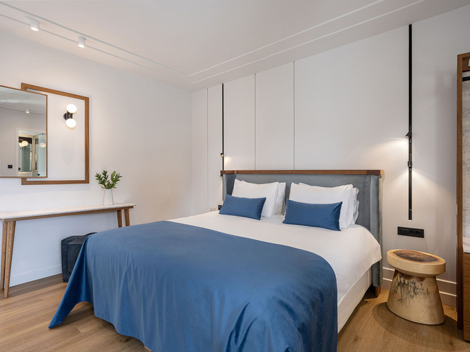 Bedroom 2, Avra City Boutique Hotel, Crete