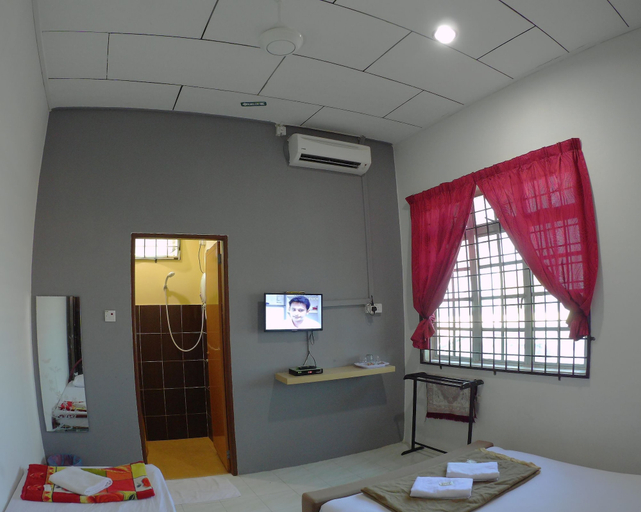 Bedroom 3, Semarak Beach Inn, Dungun