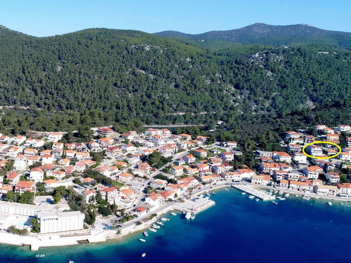 Others 5, Bertie's Lodge, Smokvica