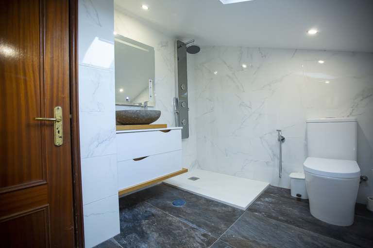 Bathroom 4, Alecrm D Estepe - Hostel, Almada