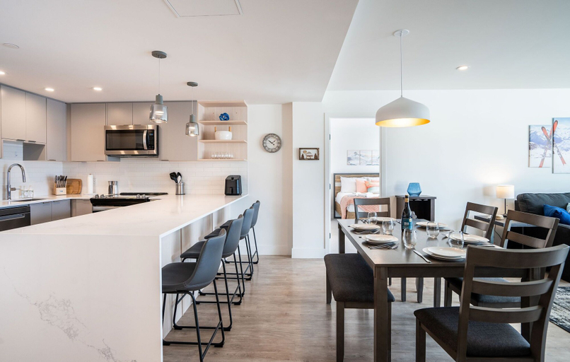 Food & Drinks, Alpine Dream by Revelstoke Vacations, Columbia-Shuswap