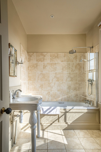 Bathroom 4, The Black Lion, Long Melford, Suffolk