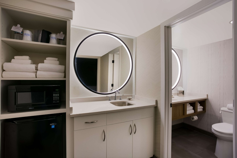 Bathroom 4, Best Western Premier The Central Hotel & Conference Center, Dauphin