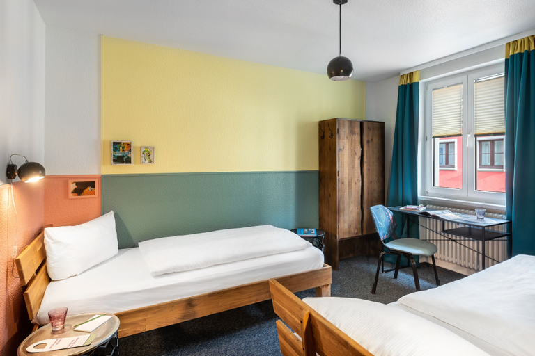 Bedroom 4, Vier Jahreszeiten, Würzburg