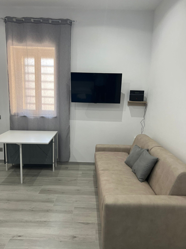 Others 4, punto house leopardi, Napoli