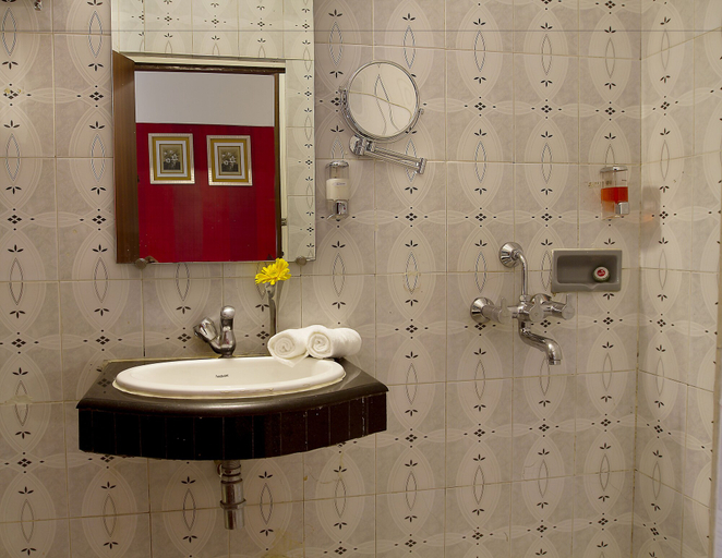 Bathroom 4, 7 Apple Hotel Pimpri Pune, Pune