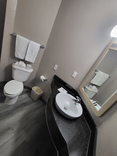Bathroom 4, Motel 6 Sinton, TX, San Patricio