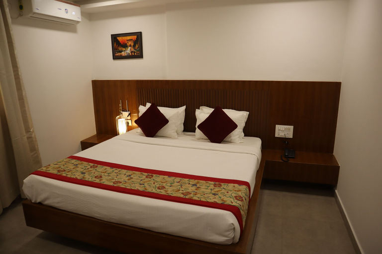Bedroom 3, Sun In Sea Beach Resort, North Goa