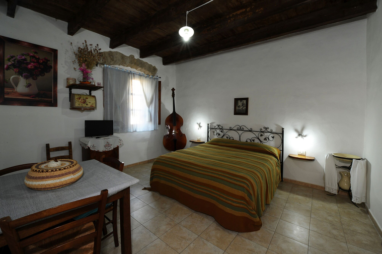 Bedroom 3, Locanda La Rosa, Medio Campidano