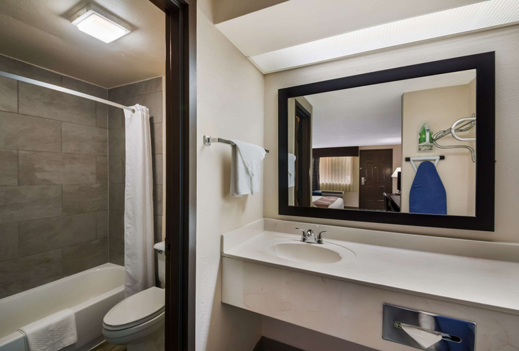 Bathroom 4, Quality Inn & Suites Round Rock - Austin North, Williamson