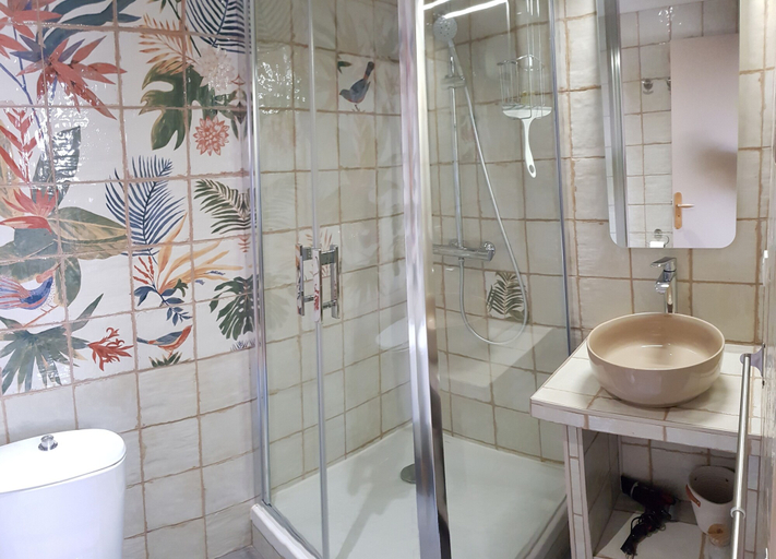 Bathroom 5, Chambres & Table d'hotes de Massigoux, Cantal
