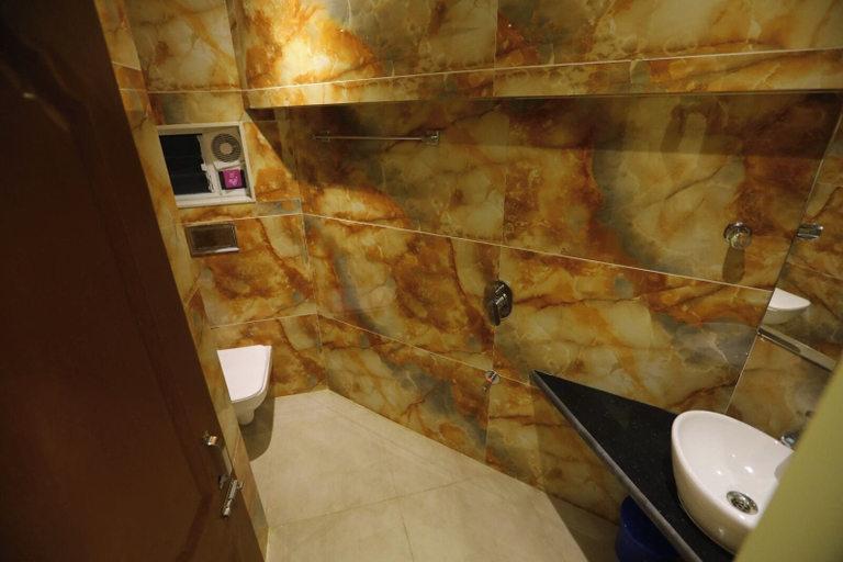 Bathroom, Hotel Sai Siddhi Inn - Navi Mumbai, Thane