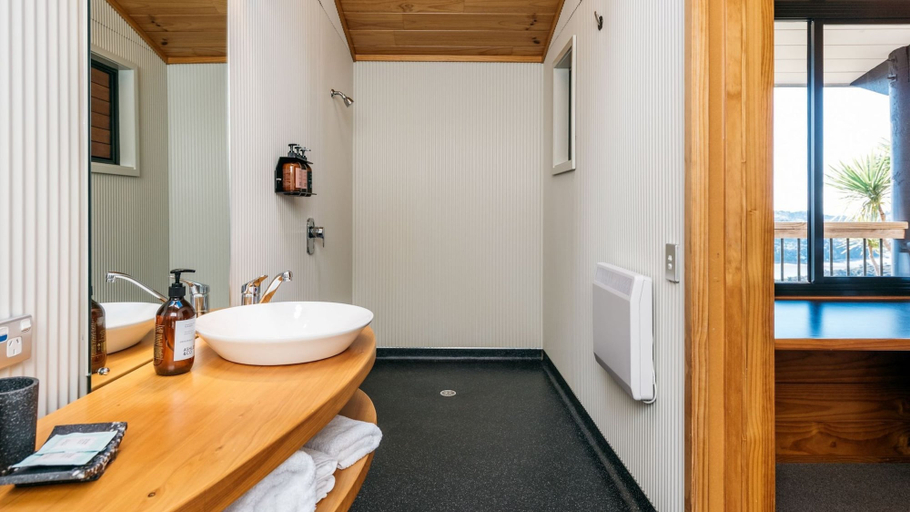 Bathroom 4, Te Whau Lodge, Auckland