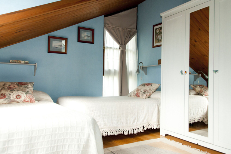 Bedroom 2, Trisqueles y Buganvillas, Asturias