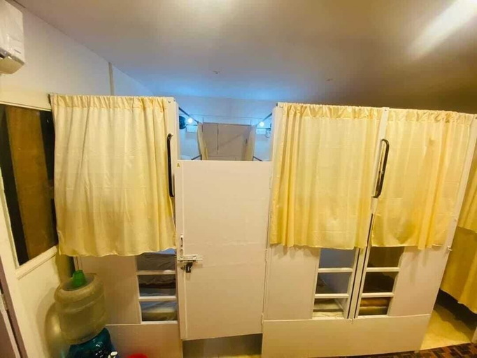 Bathroom, Golden Star Dormitory, Mumbai Suburban