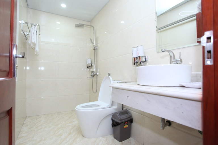 Bathroom 5, Phoenix Hotel Ha Long, Hạ Long