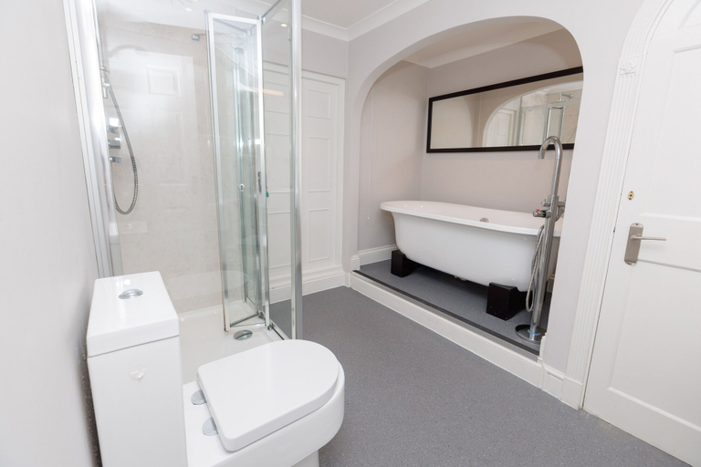 Bathroom 3, Dovey Inn, Gwynedd