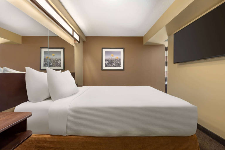 Bedroom 3, Microtel Inn & Suites by Wyndham Weyburn, Division No. 2