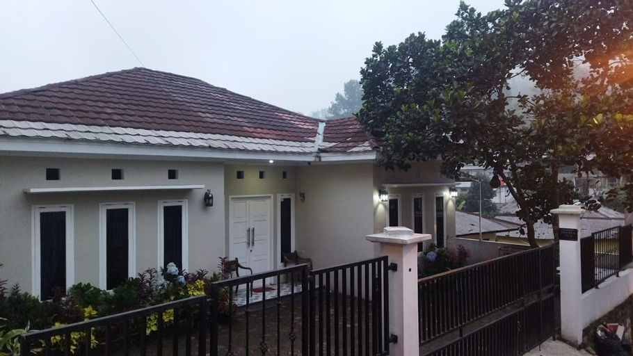 Exterior & Views 1, Villa Shafiraa Puncak, Bogor