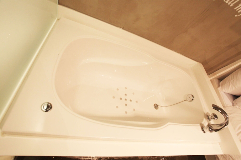 Bathroom 9