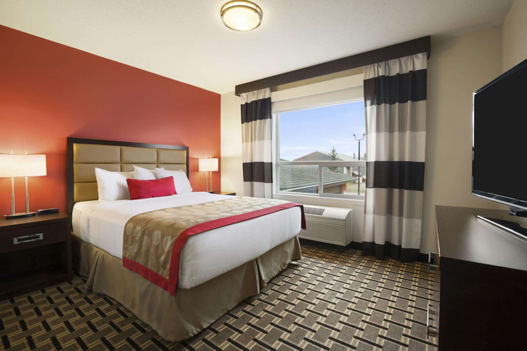 Bedroom 3, Ramada By Wyndham Edson, Division No. 14