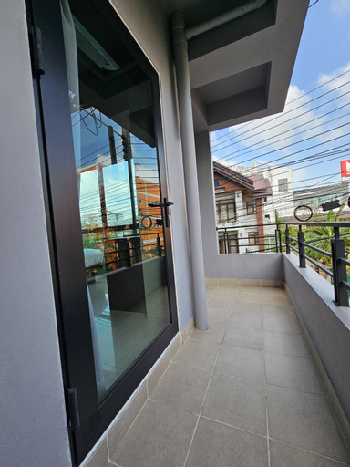 Exterior & Views 13