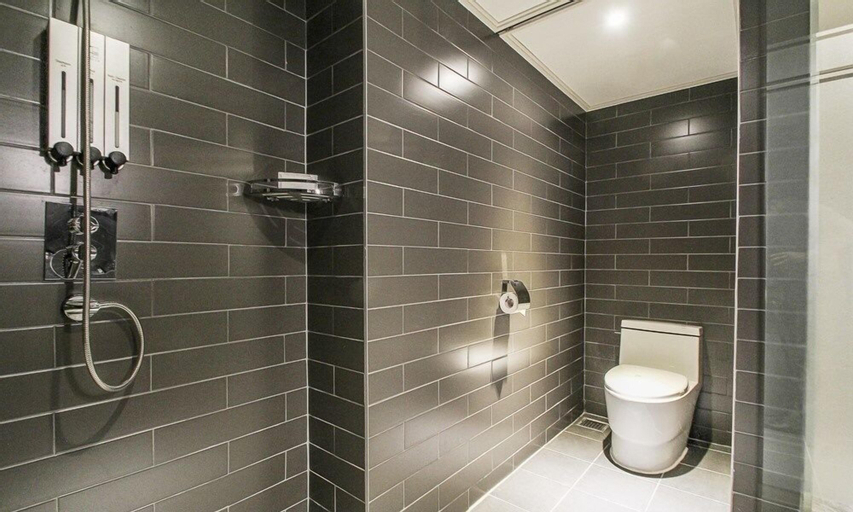 Bathroom 20