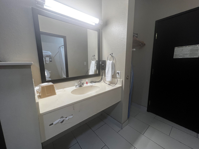 Bathroom 4, Super 8 by Wyndham Port Arthur/Nederland Area, Jefferson