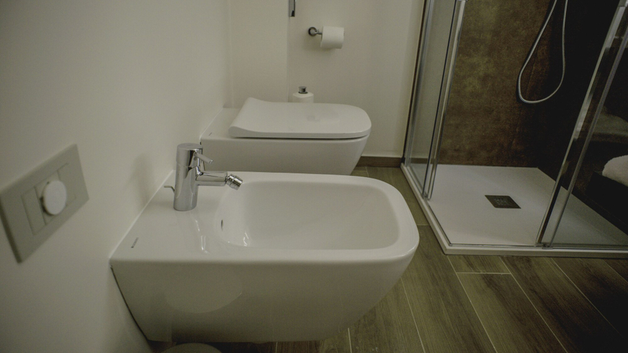 Bathroom 3, Hotel del Conte, Varese