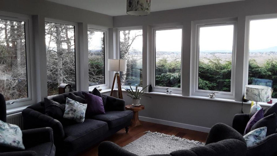 Others 5, Amazing Cottage With Indoor Private Pool, Highland
