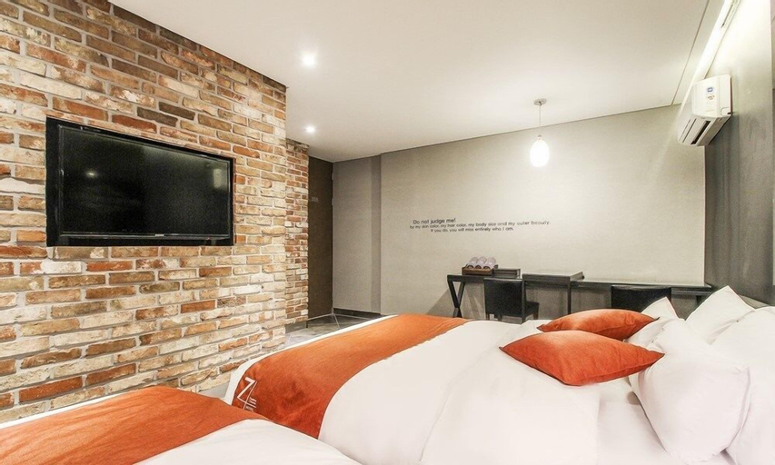 Bedroom 26