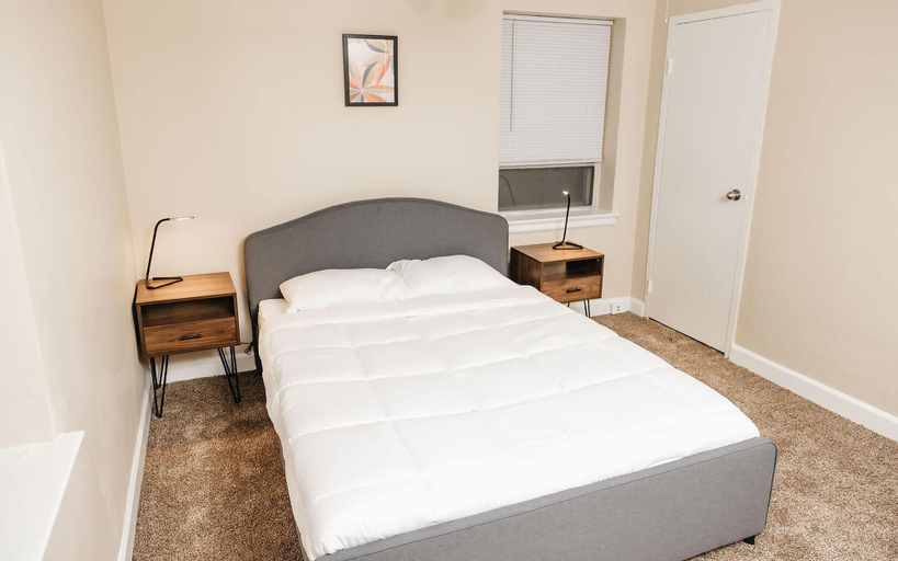 Bedroom, Convenient Apt W/shopping, Dining & Freeways, Saint Louis