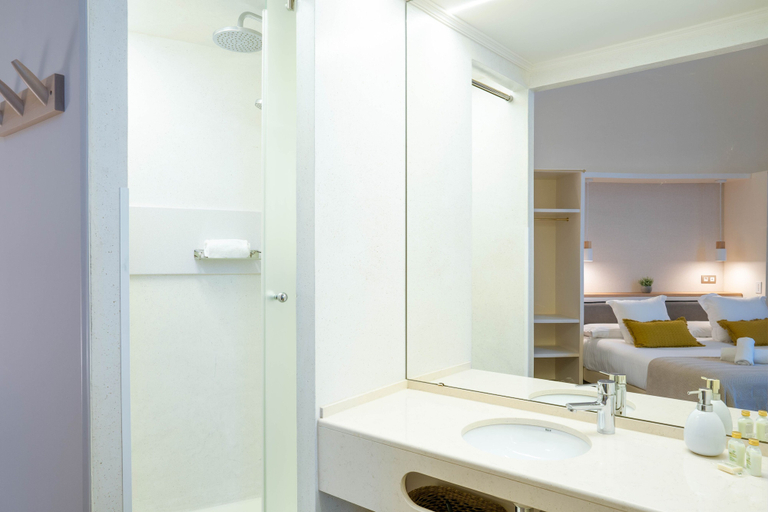 Bathroom 4, Feelathome Casa Bertrand, Barcelona